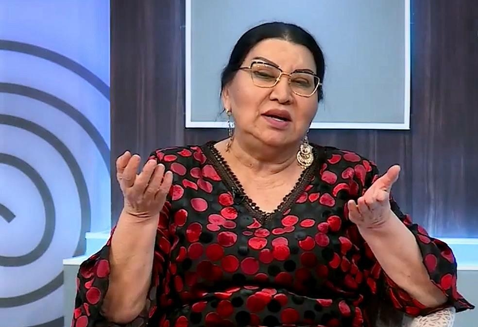 Şəfiqə Nağıyeva ƏSƏBİLƏŞDİ: ''Oxumaqdan çox qondarma ''fiqur''larını nümayiş edirlər'' - VİDEO