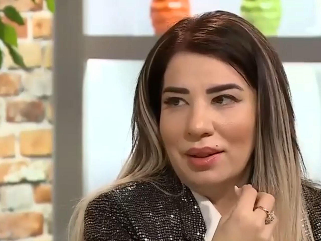 Yaşar Nurinin qızı: ''Dodaq boyası çəkdiyim üçün atam dünyanı dağıdırdı'' - VİDEO