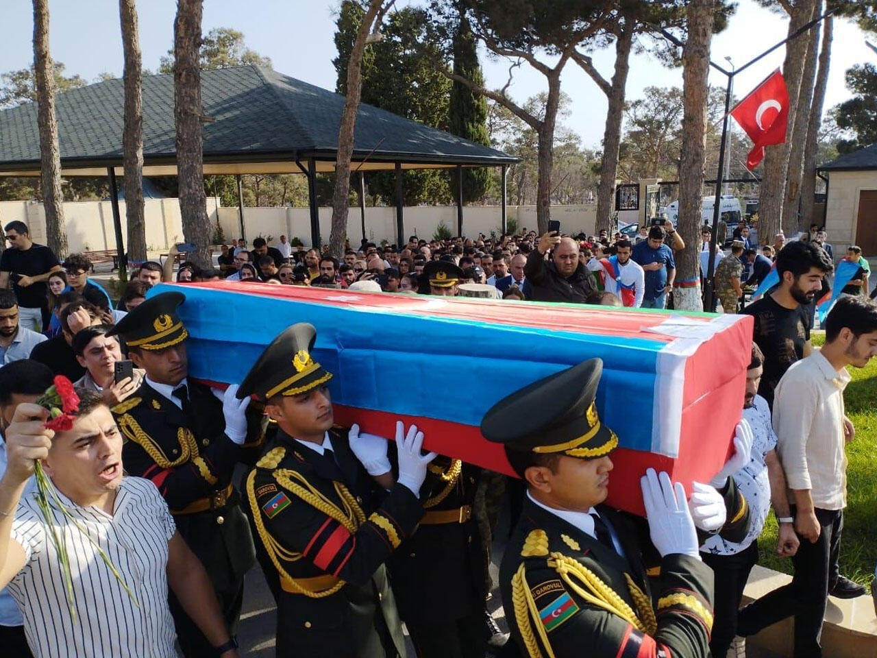 Uşaq evində böyümüş şəhid II Fəxri xiyabanda dəfn olundu - FOTOlar