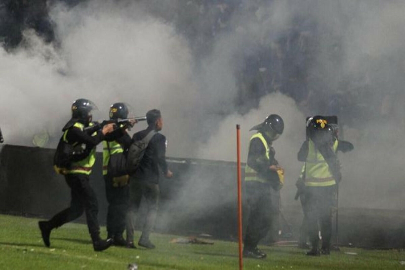 Futbolda dəhşət yaşandı: 127 nəfər öldü - VİDEO