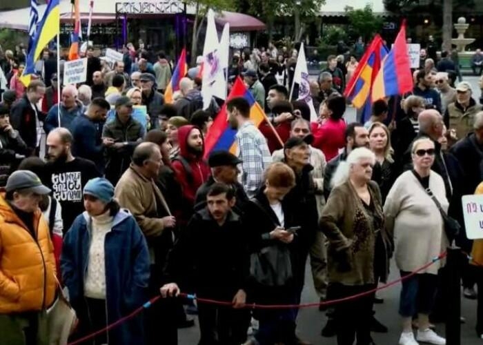 ''Rusiyanın bizə vermək üçün silahları yoxdur'' - Erməni etirazçılar