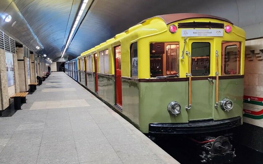 Bakı metrosunda retro vaqonlar nümayiş olunur - FOTO