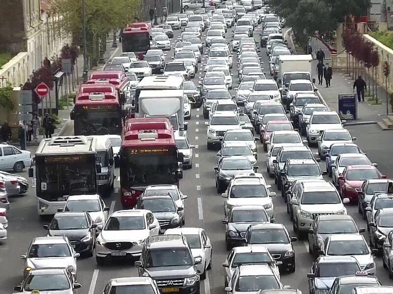 Bakıda sıxlıq olan yollar açıqlandı