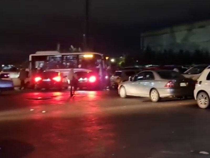 Sumqayıtda avtobus dayanacaqları zəbt edilib - VİDEO