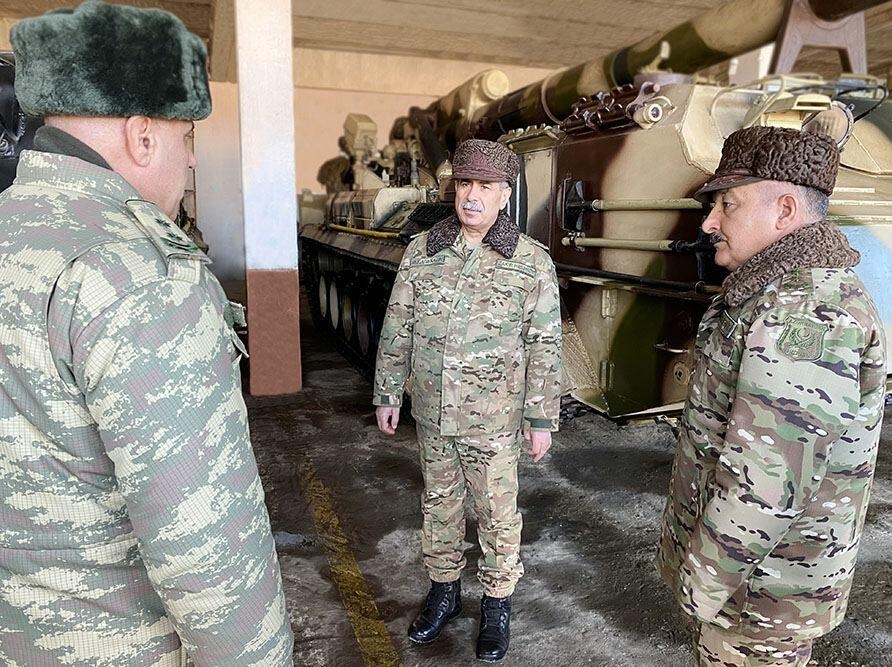 Müdafiə naziri bu bazanın döyüş hazırlığını yoxladı - FOTOlar