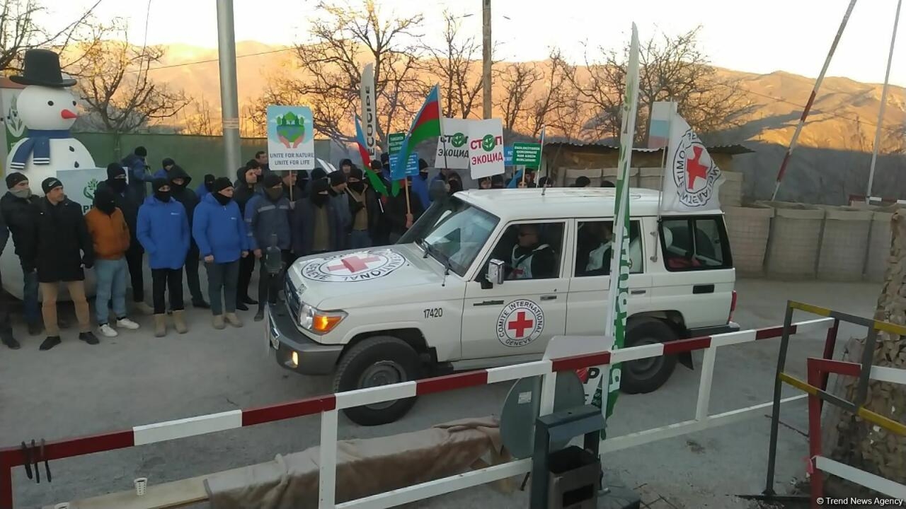 Azərbaycan daha 7 avtomobilin Xankəndinə keçidinə şərait yaratdı - YENİLƏNİB - VİDEO - FOTO