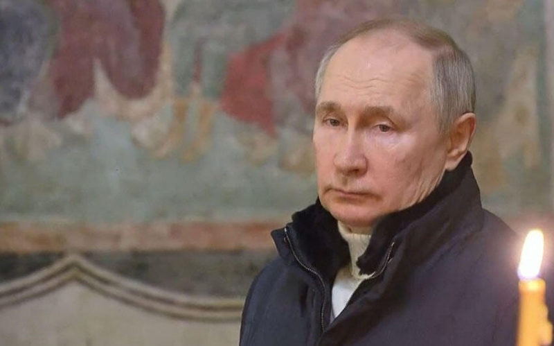 Putin Milad bayramını Kremldəki kilsədə qeyd edib - FOTO