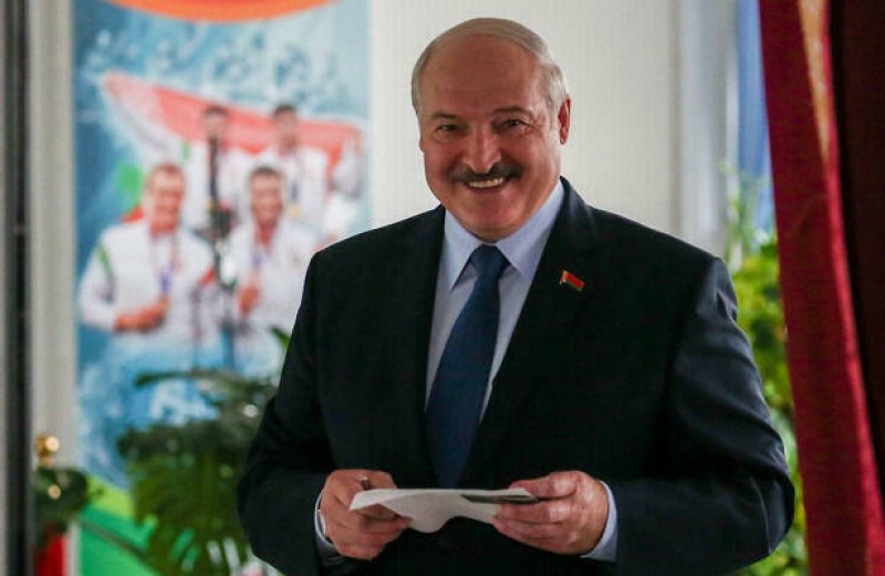 Lukaşenko: Mənə hələ ölmək olmaz!