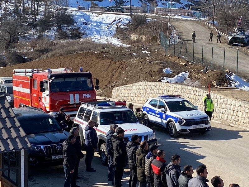 Aksiya iştirakçıları bir dəqiqəlik sükütla şəhidləri yad ediblər - FOTO