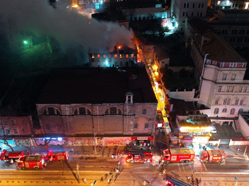 İstanbulda erməni kilsəsində yanğın -  2 ölü, 2 yaralı - FOTO