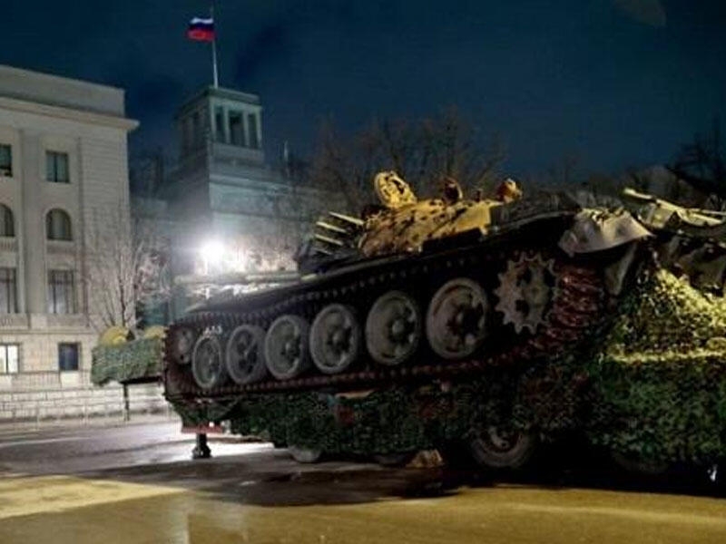 Rus tankı Berlindəki səfirliyin qarşısına GƏTİRİLDİ