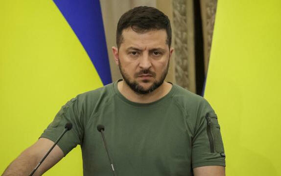 Zelenski niyə həmişə kamuflyaj formaları geyinir?