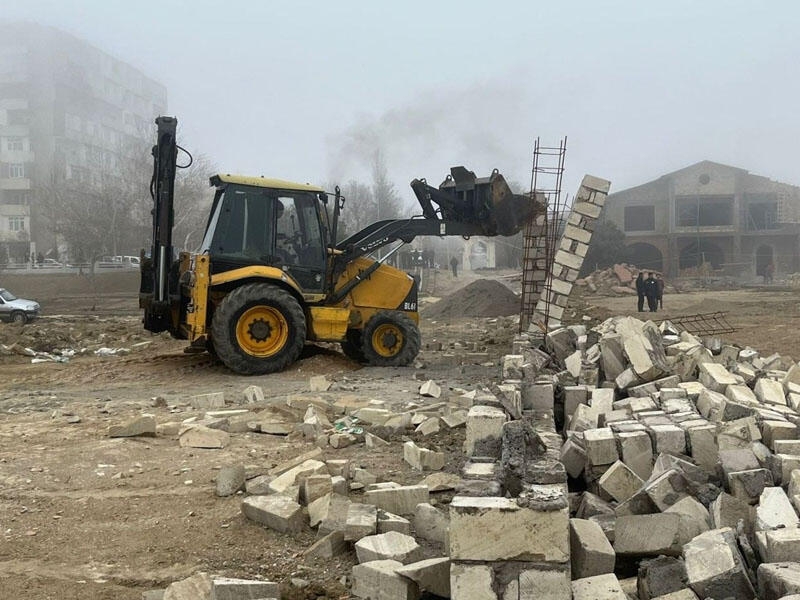 Dənizə çıxışı məhdudlaşdıran hasar söküldü - FOTO