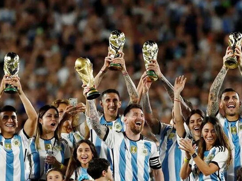 Messi və dostları dünya çempionluğunu gecə klubunda qeyd etdilər - VİDEO - FOTO