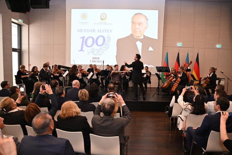 Berlində Ümummilli Liderin 100 illiyinə həsr olunmuş konsert proqramı təqdim olunub - FOTO