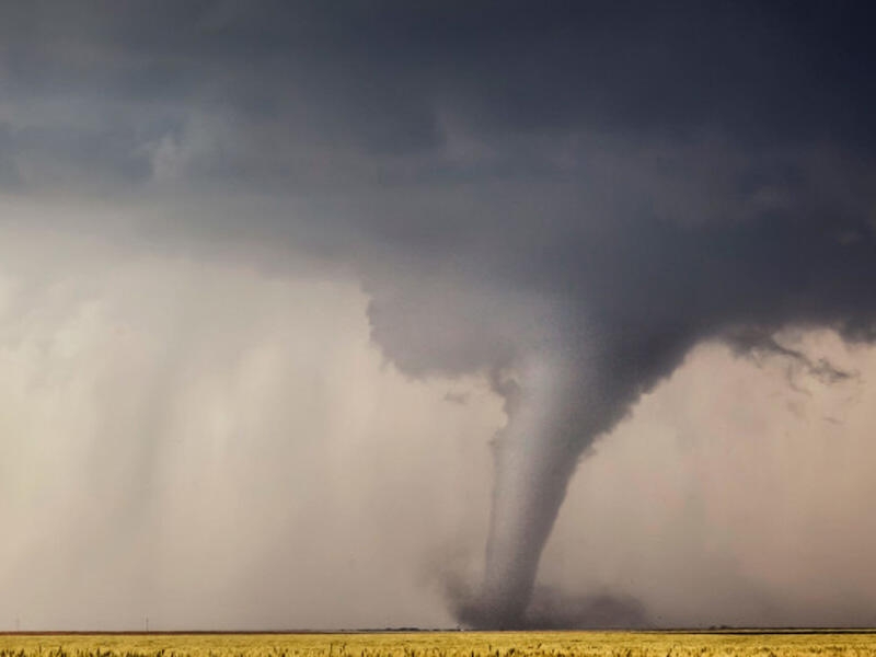 Tornado avtomobilləri bu vəziyyətə saldı - VİDEO