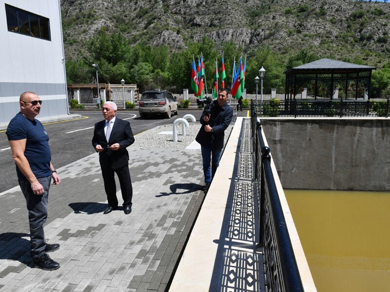 Prezident Zəngilanda “Sarıqışlaq” Su Elektrik Stansiyasında tikinti işlərinin gedişi ilə tanış olub - FOTO