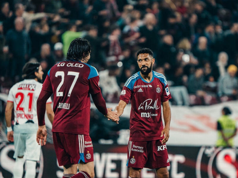 Bir qolun hekayəsi: Azarkeş ''ötürmə'' verdi, tanınmış futbolçu fərqləndi - VİDEO