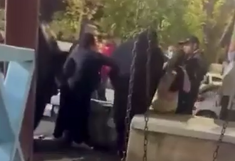 İranda hicab taxmayan qızı küçədə sürüdülər -  ANBAAN VİDEO