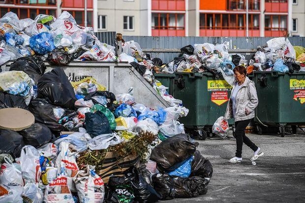 Qadının mənzilindən 37 kisə zibil çıxdı