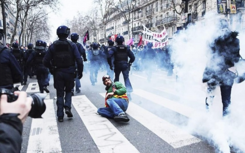Parisdə polis zorakılığına qarşı etirazlar başladı