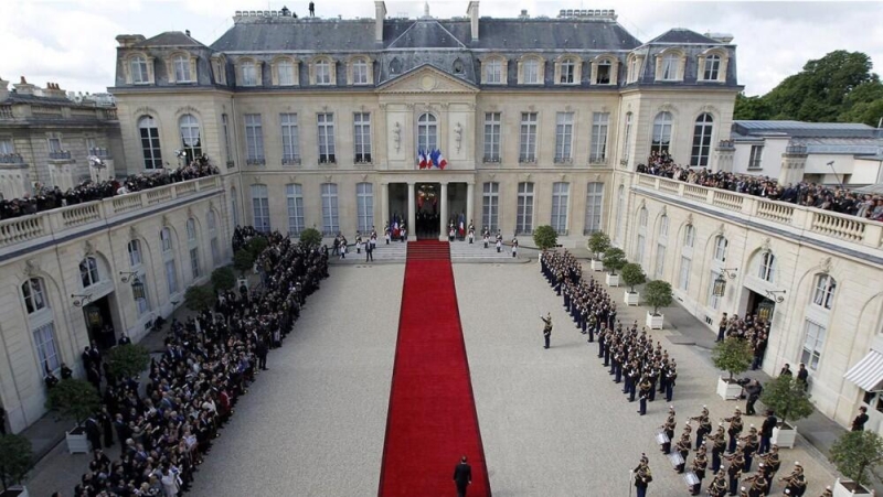 Fransanın dövlət katibi istefa verdi