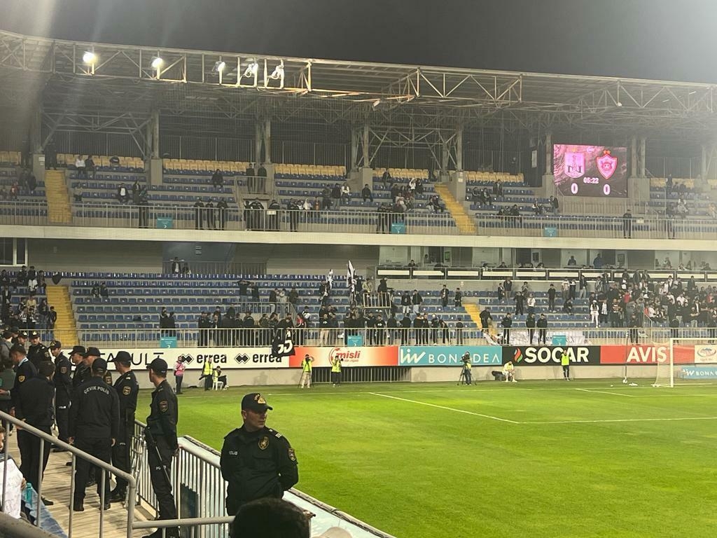 ''Neftçi'' azarkeşləri stadionu tərk etdilər - FOTO