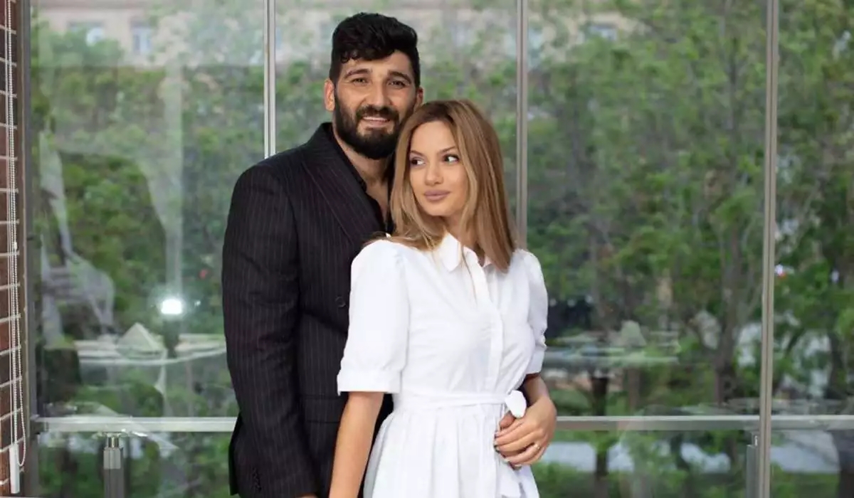 ''İsinmək üçün pulları peçə atırıq'' - Azərbaycanlı bloger