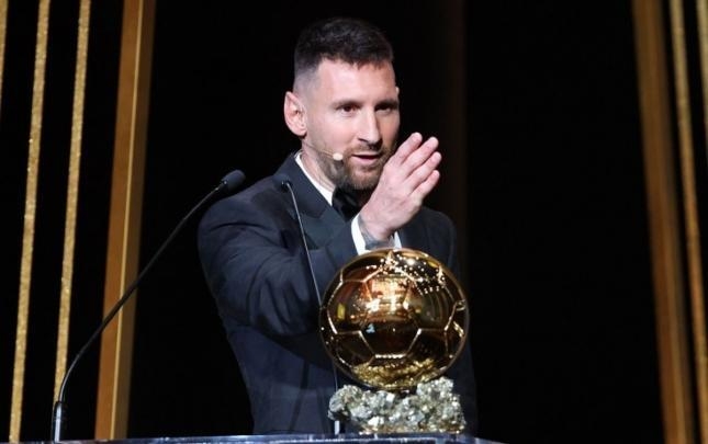 Messi ''Qızıl top''u kimə həsr etdi?