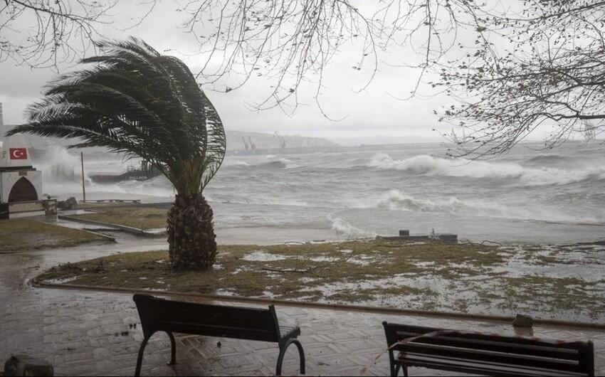 Türkiyədə sel və qasırğada 2 nəfər ölüb, 10 nəfər yaralanıb