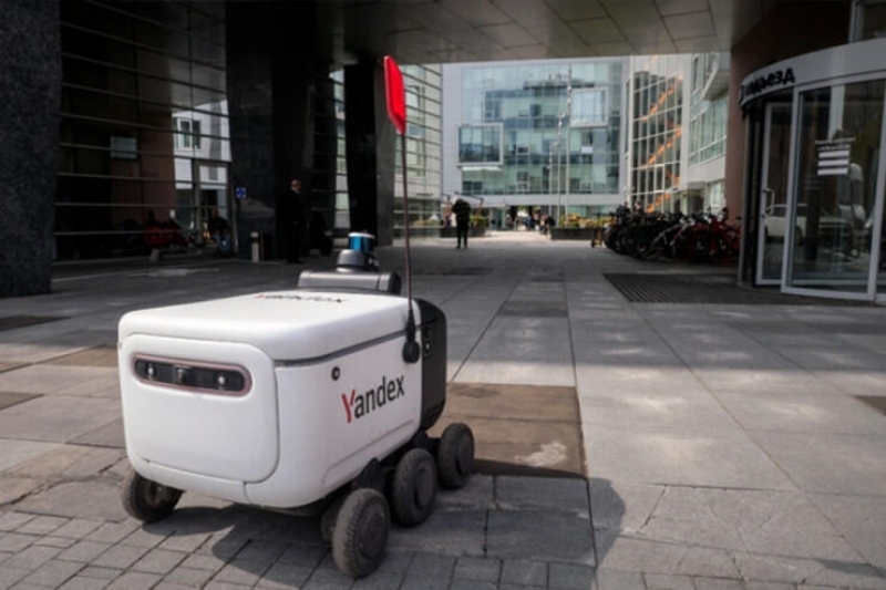 “Yandex” kuryer-robotların sayını artırır