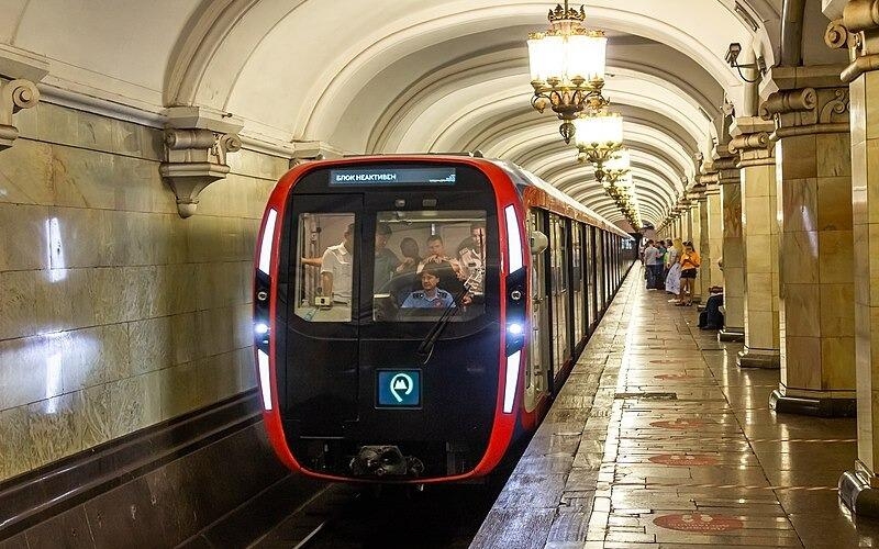 Moskva metrosunda həyəcanlı anlar - VİDEO