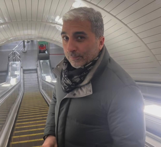 Əməkdar artist 21 ildən sonra ilk dəfə metroda - VİDEO