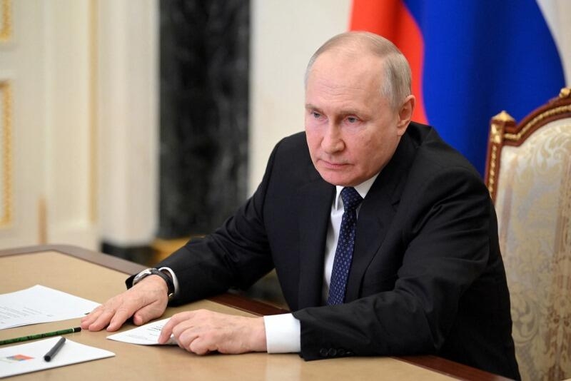 Putin: Rusiya öz maraqlarından çıxış etməlidir