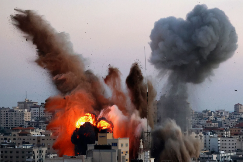 İsrail Rafah qaçqın düşərgəsini vurdu, 7 nəfər ölüb