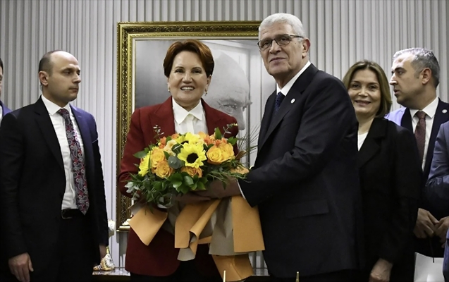 Akşener sədrliyi Dərvişoğluna təhvil verdi - FOTO