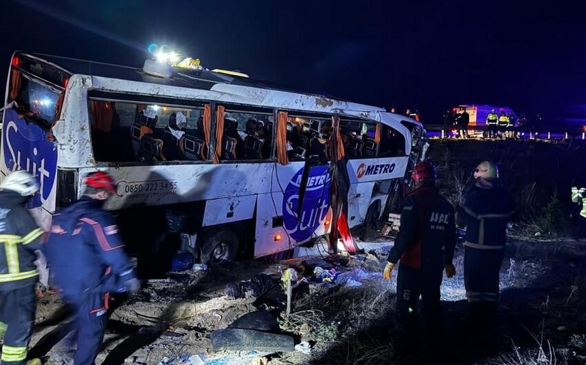 Türkiyədə sərnişin avtobusu aşıb, ölənlər və yaralılar var