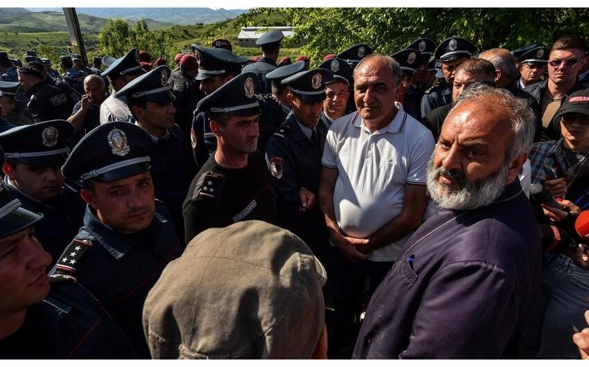 Polis aksiyaya rəhbərlik edən erməni keşişi DÖYDÜ - FOTO