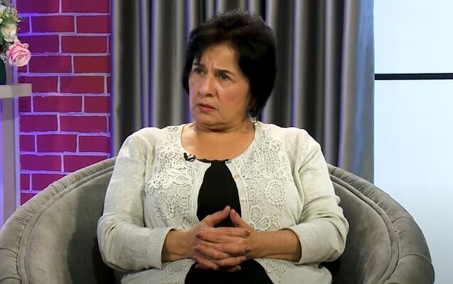 “Mən dərs danışıram, oğlan dönüb qızın ağ baldırına baxır”