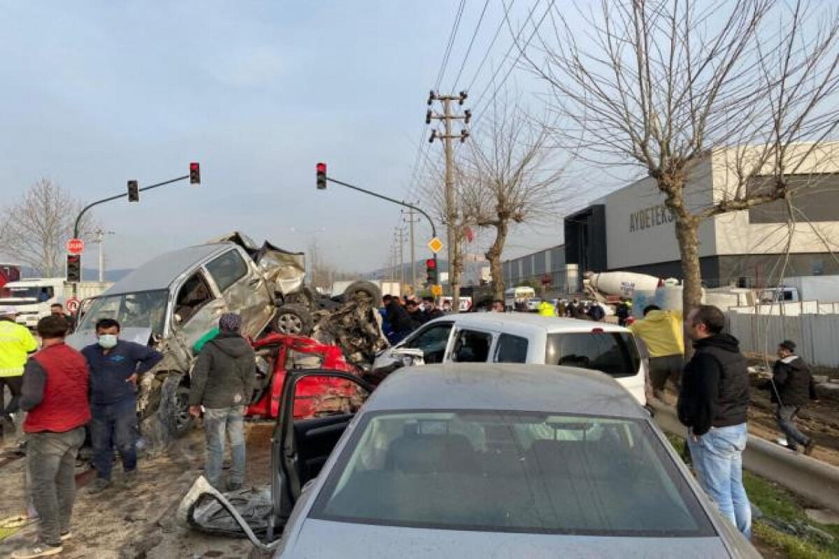 Türkiyədə ağır yol qəzası baş verib, yaralılar var