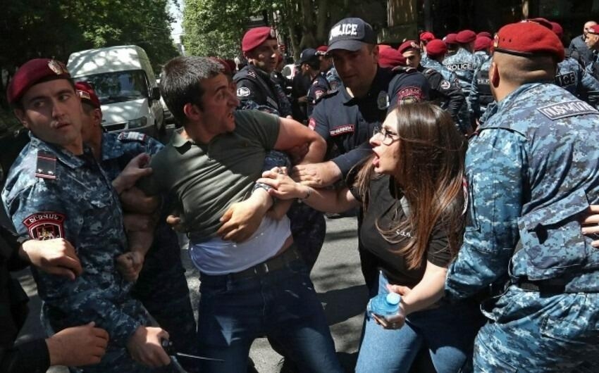 Ermənistan polisindən XƏBƏRDARLIQ: xüsusi vasitələr tətbiq olunacaq