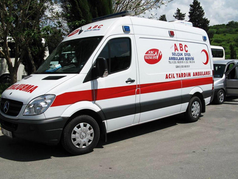 İstanbulda xəstəxana həyətində atışma: Yaralananlar var