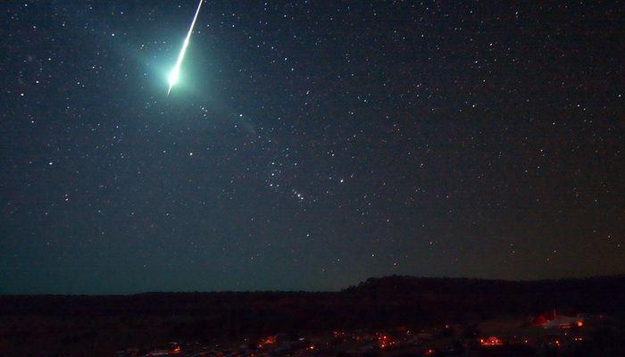 İstanbul səmasında meteorit görülüb - VİDEO