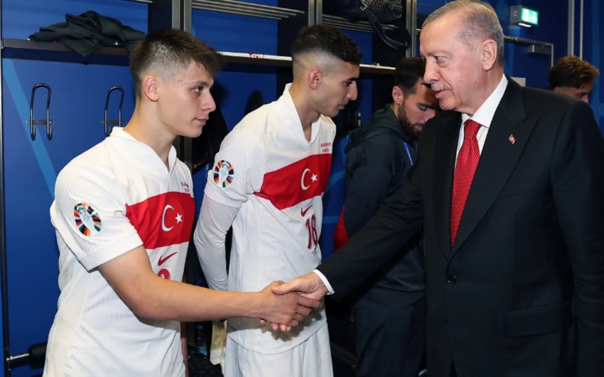 Ərdoğan Türkiyə millisinin futbolçuları ilə görüşdü