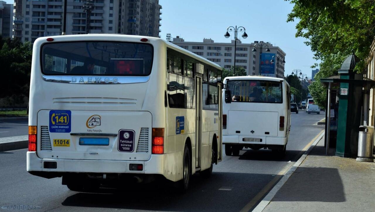 Bakıda avtobusda qadınlar əlbəyaxa davaya çıxdı - VİDEO