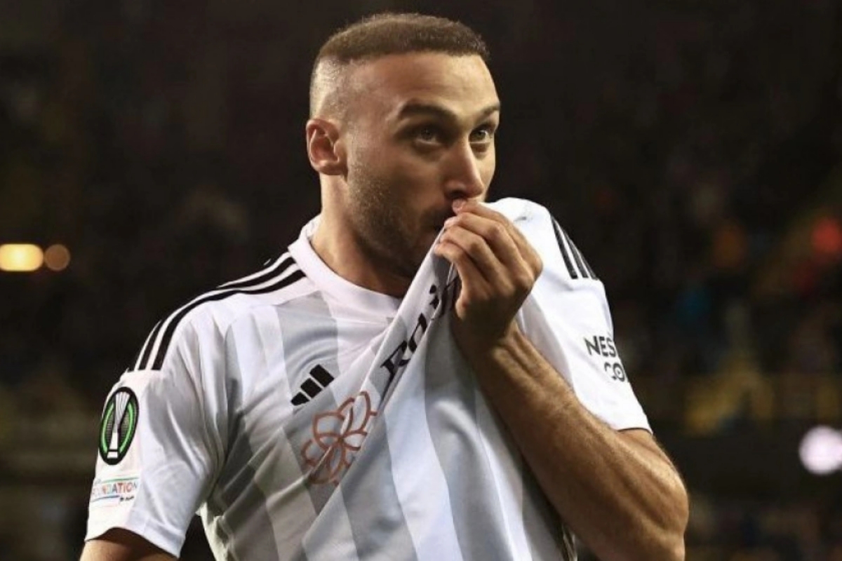 Cenk Tosun ''Beşiktaş''ı ''Fənərbağça''ya dəyişdi