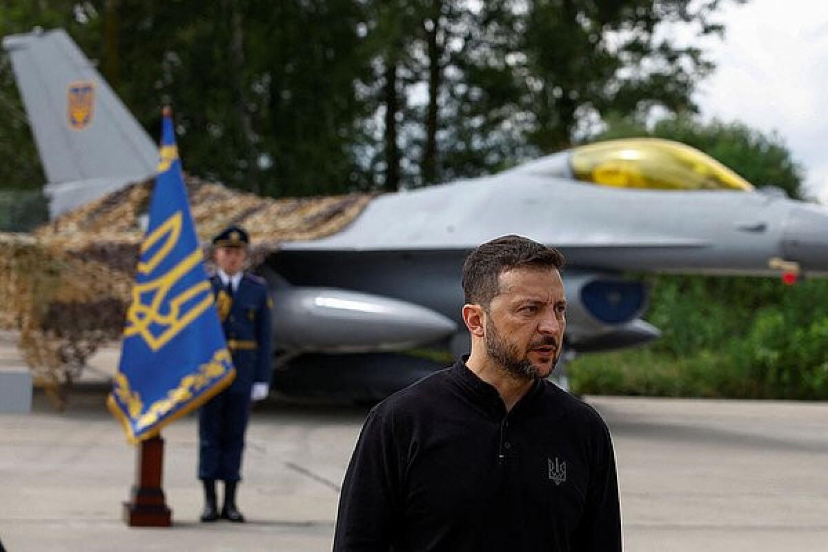 Zelenski F-16 qırıcılarının Ukraynaya gəlməyini təsdiqləyib - FOTOları