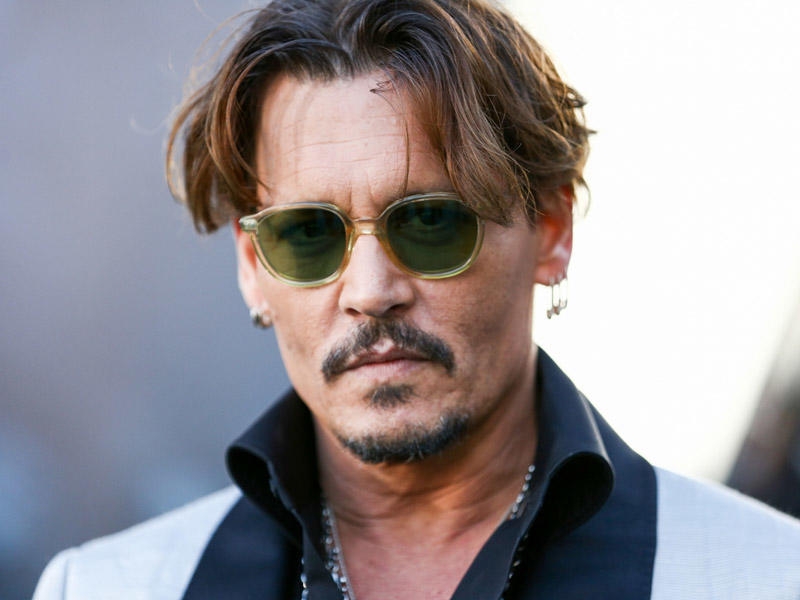 61 yaşlı Conni Depp 28 yaşlı xanımla eşq yaşayır - FOTO