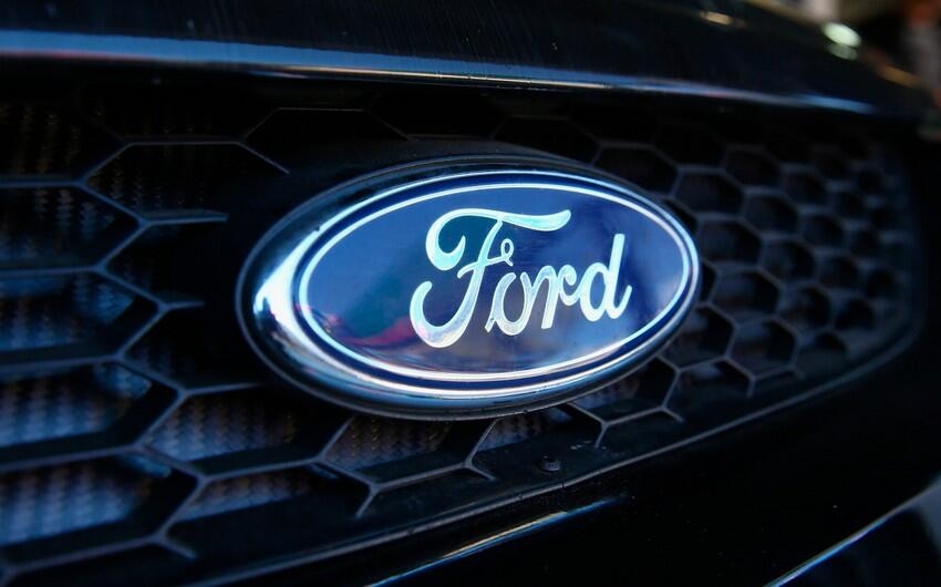 “Ford” tam elektrikli avtomobillərdən imtina edib