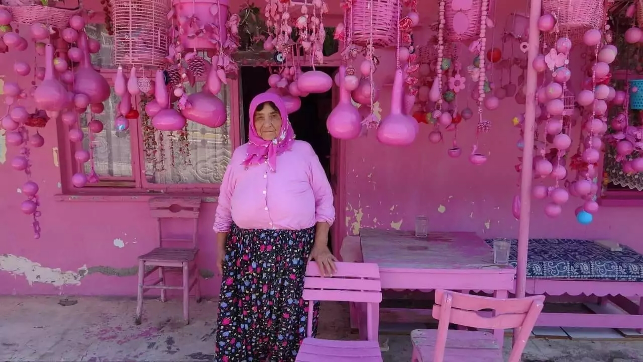 75 yaşlı qadının vəsiyyəti gündəm oldu: ''Məzarım çəhrayı olsun” - FOTO